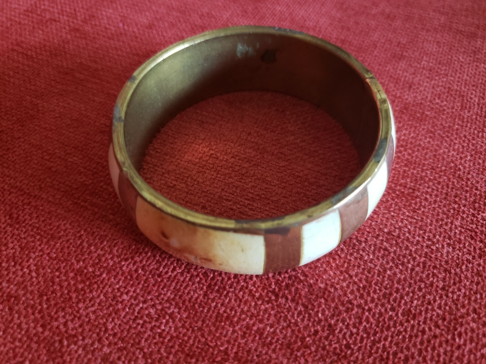 1″ Wide Ivory Plastic Copper Bracelet Bangle Hoop 2 5/8″ in Diameter One Size