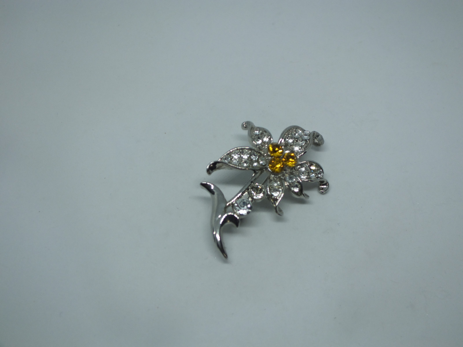 Beautiful Brooch Pin Silver Tone Flower Shape Clear Gold Rhinestones 2 x 1 3/8″