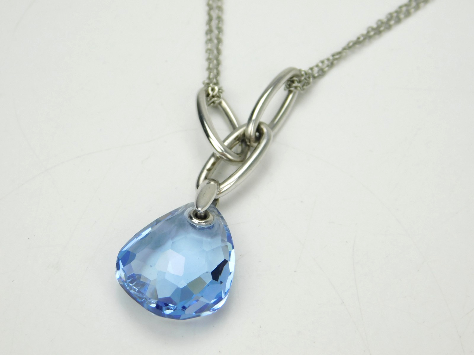Authentic Swarovski Blue Crystal “PARALLELE” 18″ Necklace Swan Signed w/box
