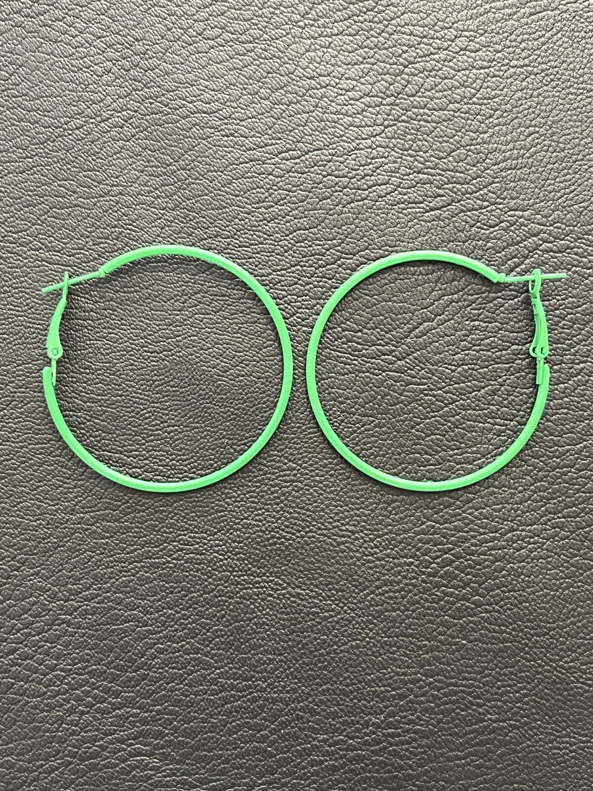 FUN NEW PAIR WOMEN’S HOOP EARRINGS 45MM GREEN