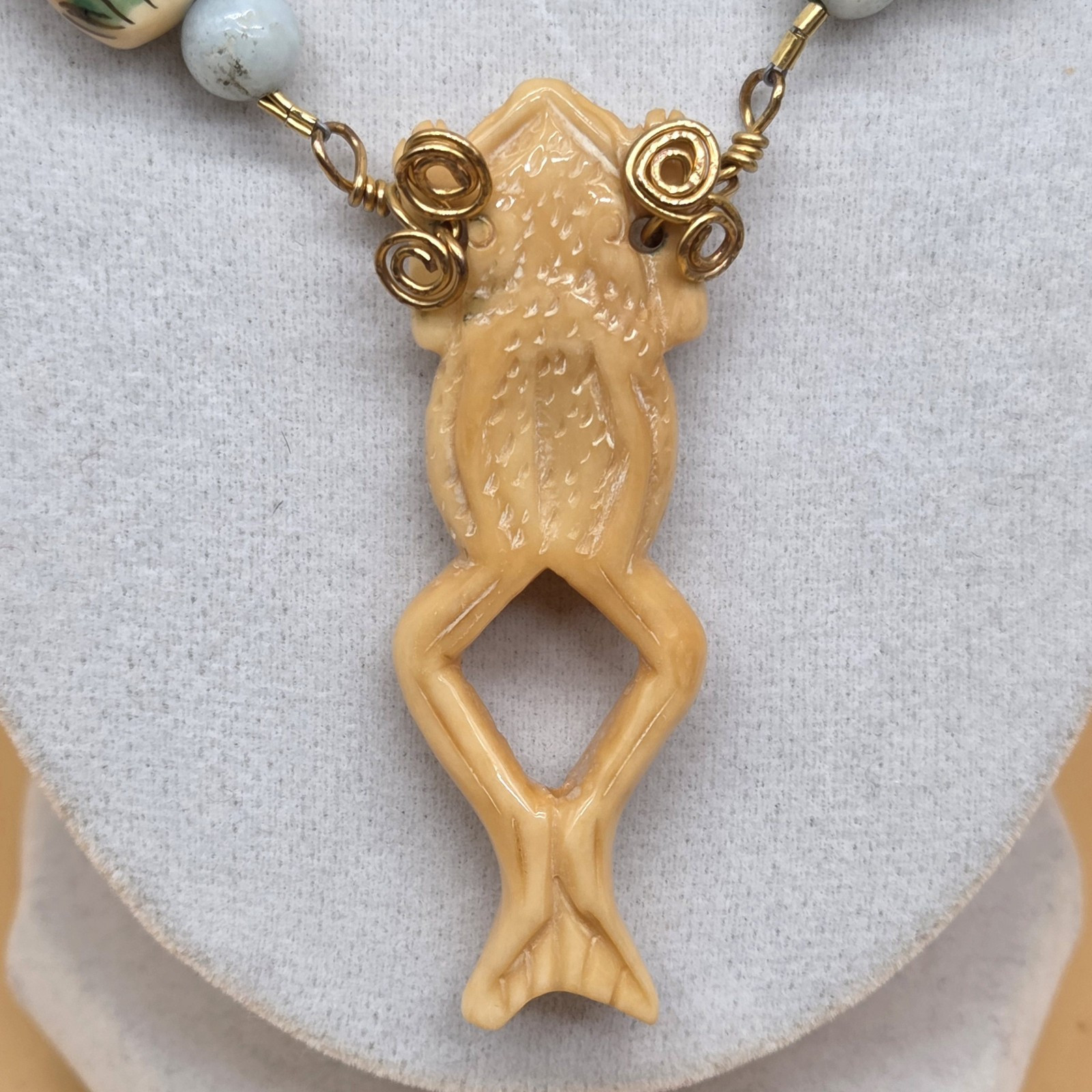 Carved Frog/Lizard/Alligator Reversible Jade/Agate Stone Necklace & Earrings