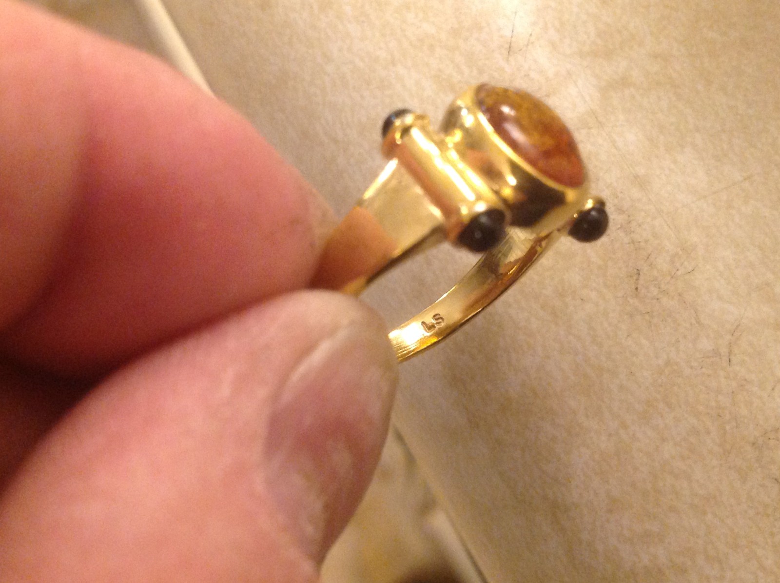 Vintage Lee Sands / Louis Stern Amber Onyx Gold Tone Ring SZ 9