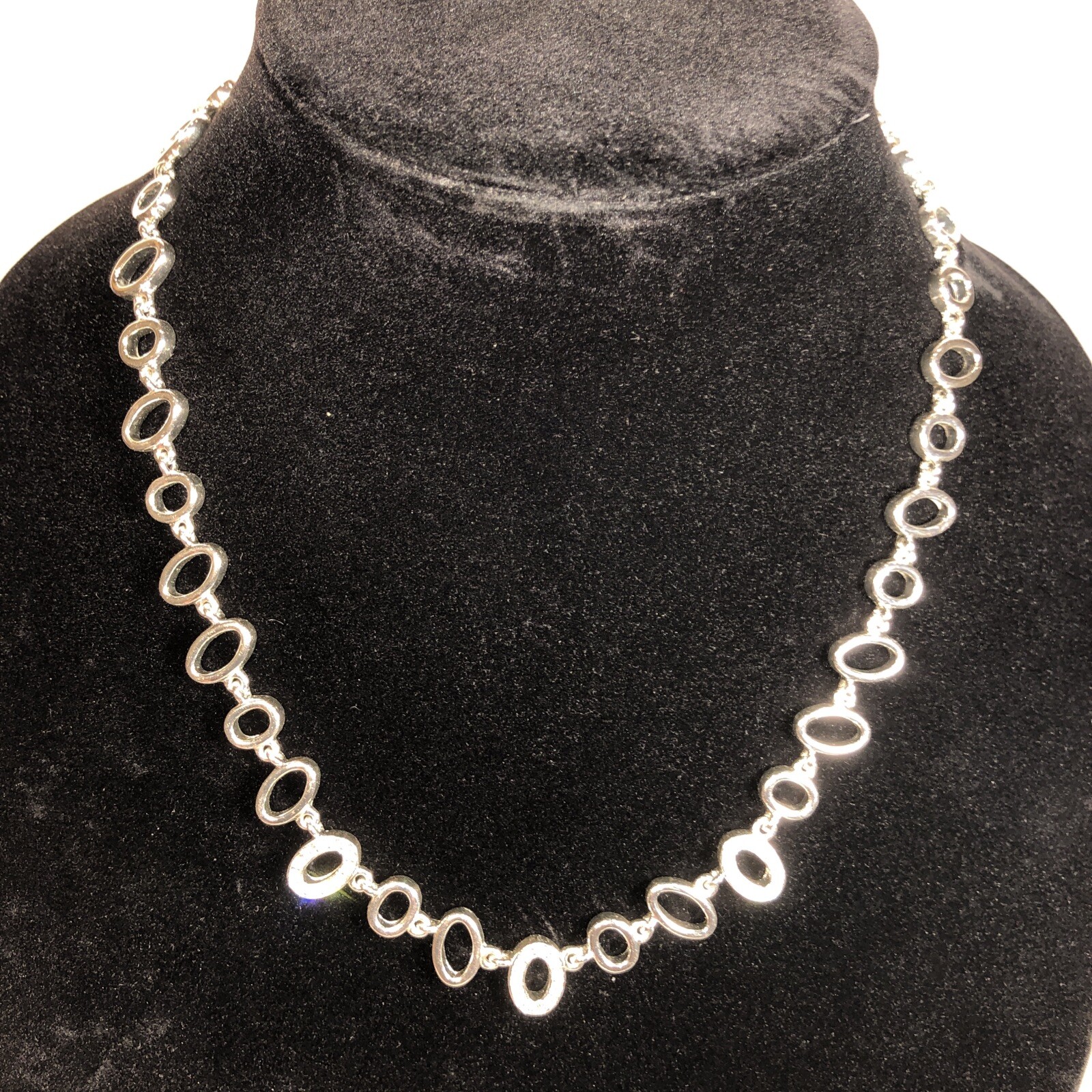 Elegant Silver Plated Ovals Necklace 16.5 to 19.5 Inches Wedding Jewelry