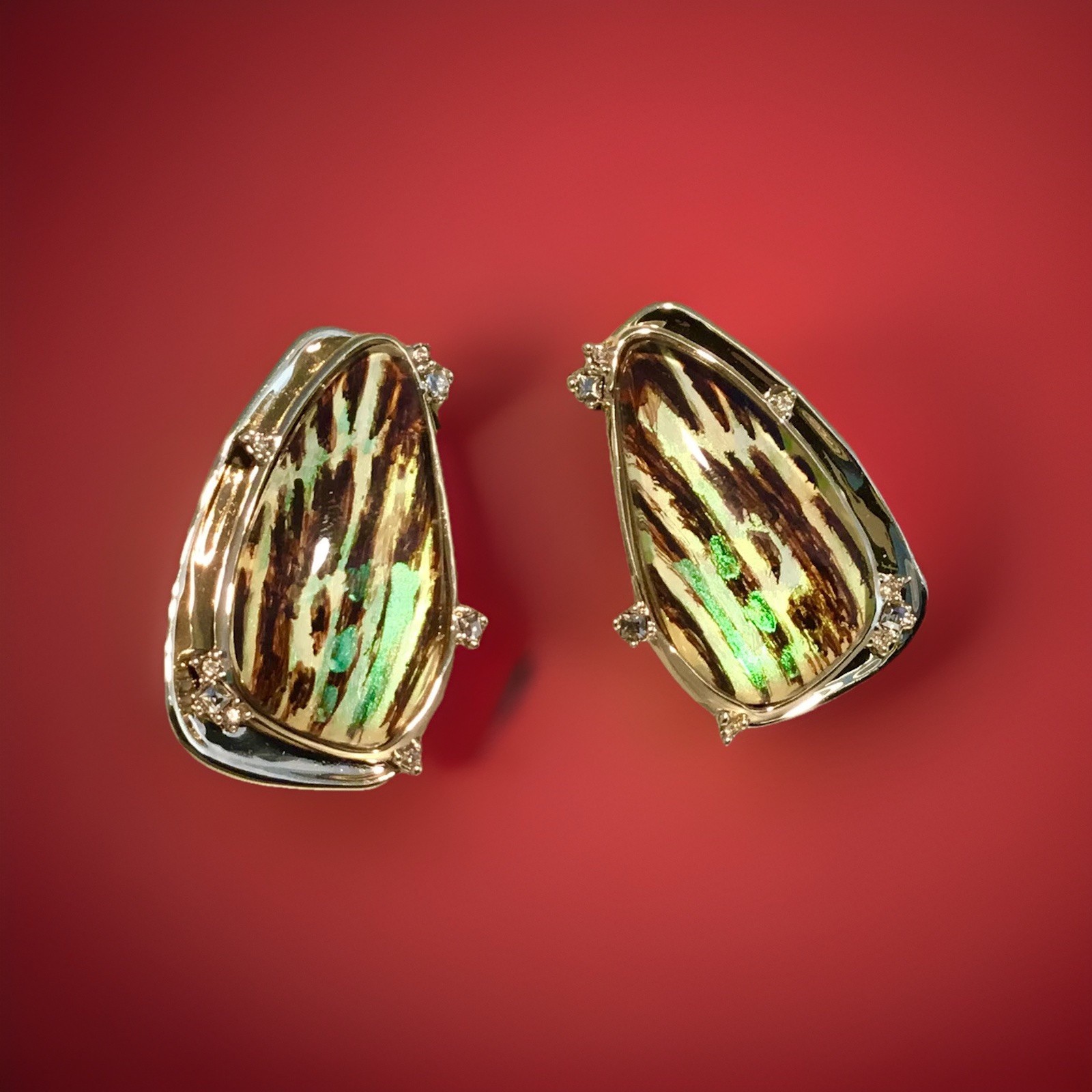 NWT ALEXIS BITTAR WOOD GRAIN CRYSTAL CLIP ON EARRINGS APPROX 1.5” L