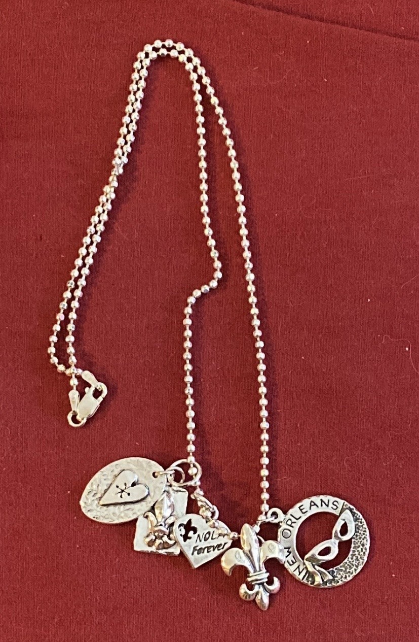 Necklace NOLA New Orleans Fleur-de-Lis Heart theme charm necklace. 18”