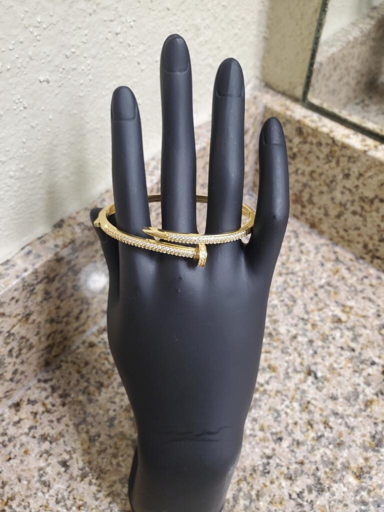 Durable, Lightweight And Long-lasting Fashion Bracelet