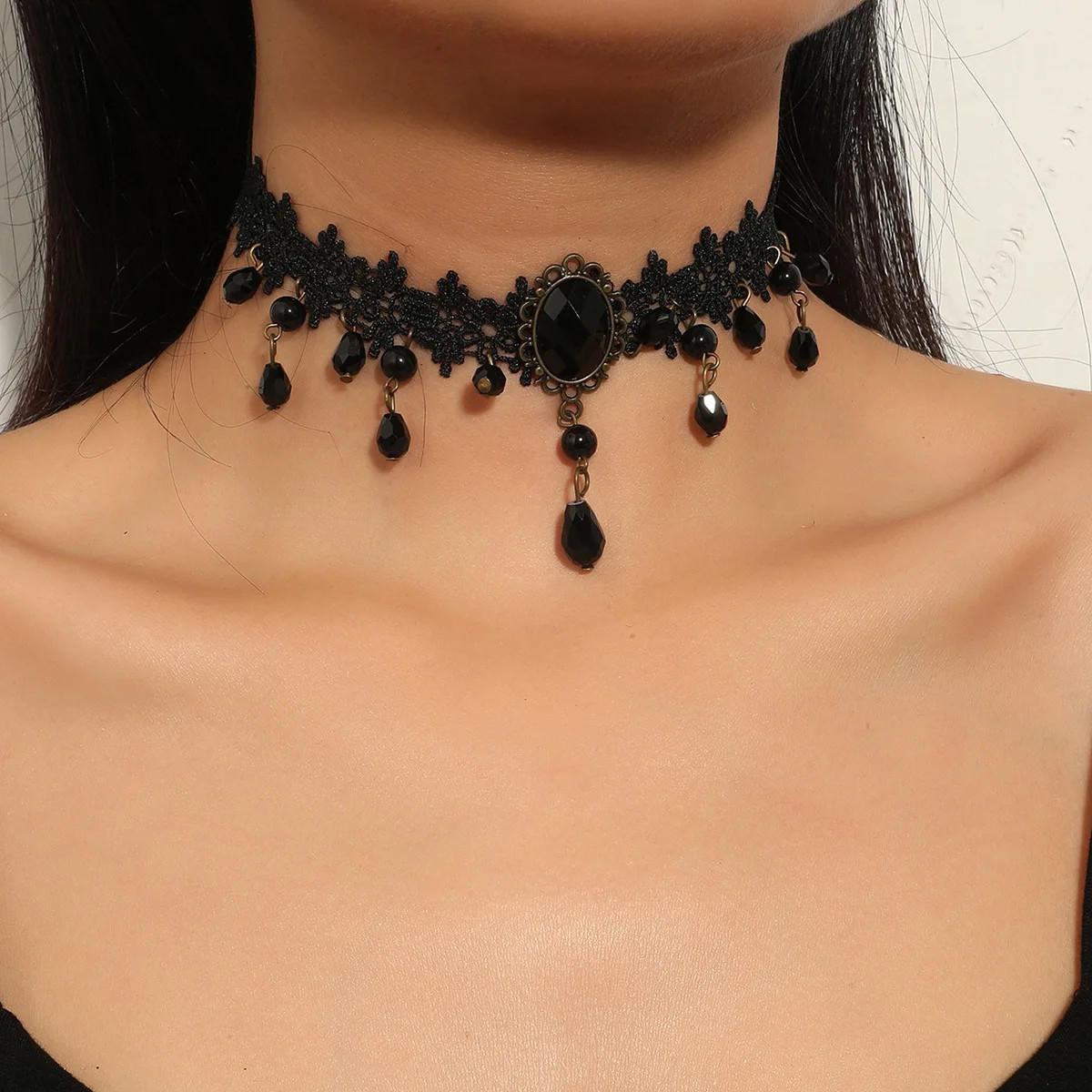 Classic Vintag Gothic Lace Choker for Women Black Crystal Pendant Charm