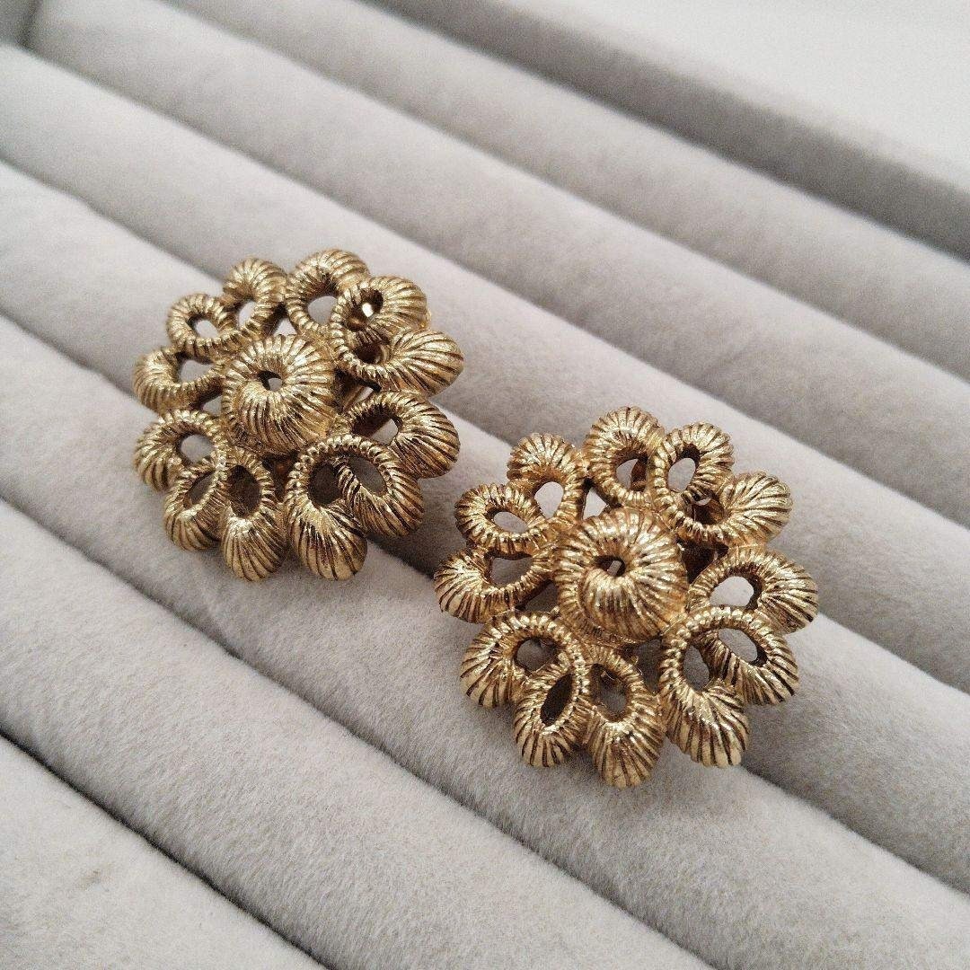 Excellent+++++ Pierre Cardin vintage Gold Flower Clip Earrings