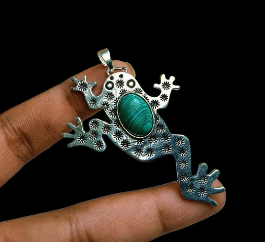Green Malachite Gemstone 925 Sterling Silver Plated Frog Pendant Jewelry Gift