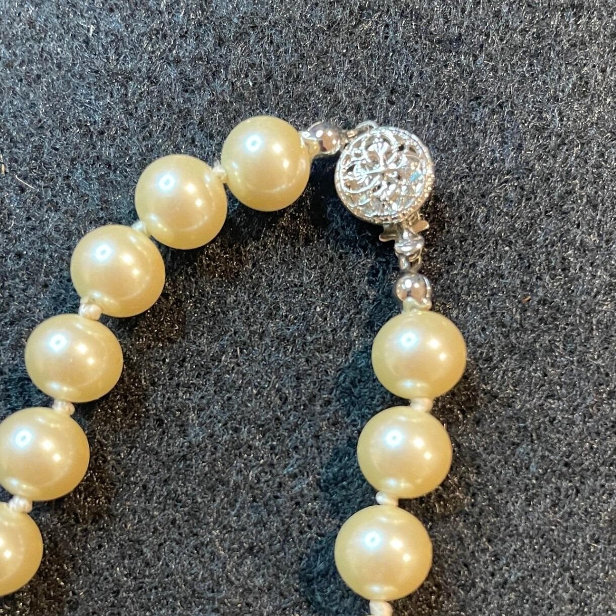 Faux Pearl Vintage Necklace Costume Jewelry Classic Elegant 14 inch Timeless