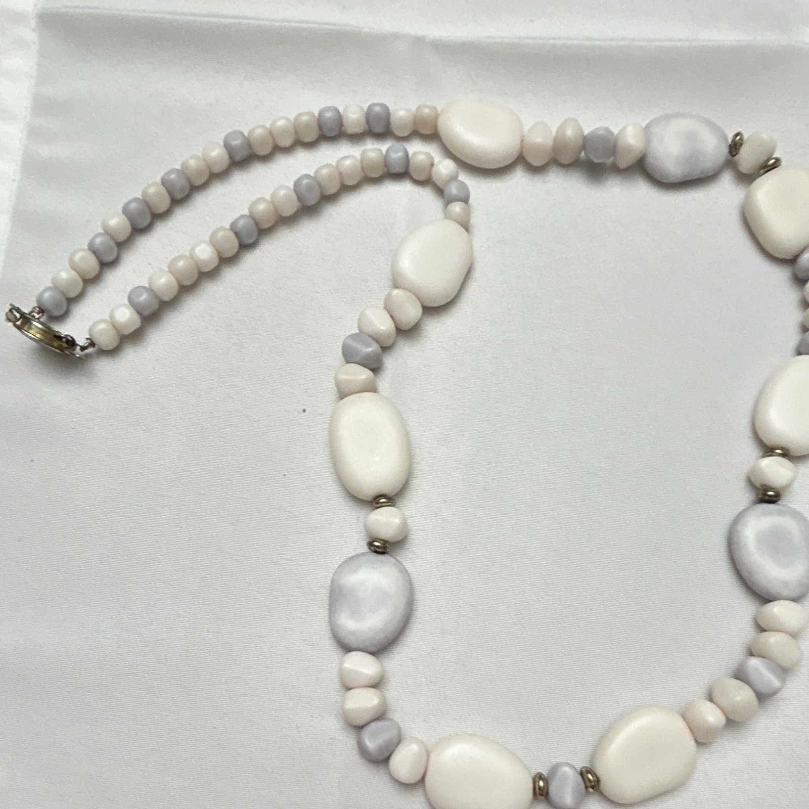 White & Gray Plastic Beaded Necklace, Ball/Bead Chain, Barrel Clasp