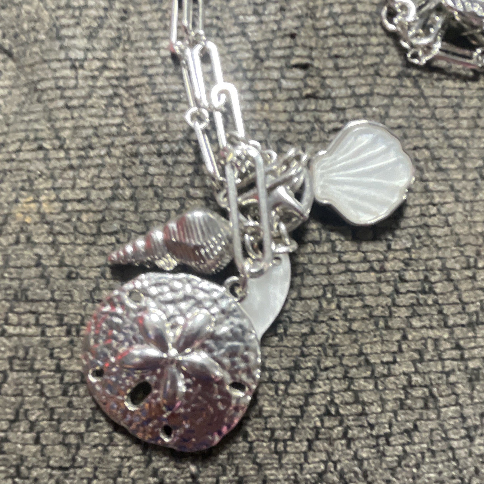Silver Tone Link Chain Shell & Sand Dollar Charm Pendant Necklace Lobster Clasp