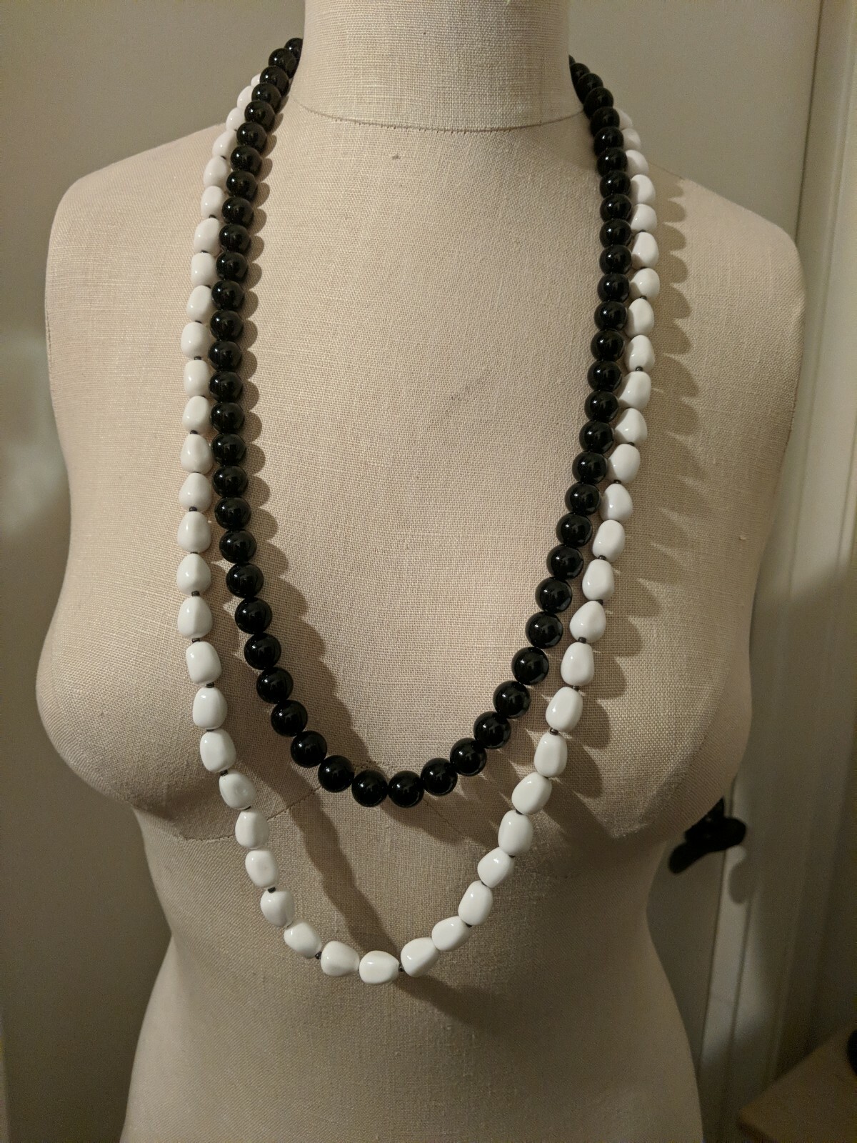 Lot of 4 Black & White – 2 necklaces, 2 bracelets — Vintage Mix and Match *NICE