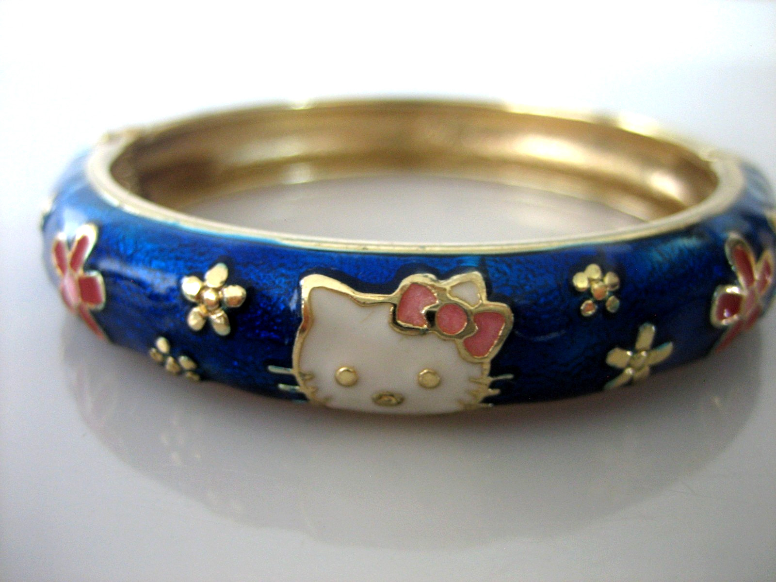 JIU LONG XING Hello Kitty Gold Tone & Blue Enamel Hinged Bangle Bracelet