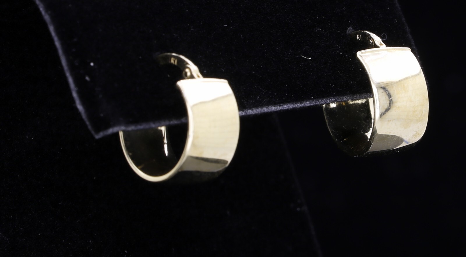 10K Y/G 1.61gr Earing Hollow “Wide ” Diameter-1.4 sm / 5/8inch #1412
