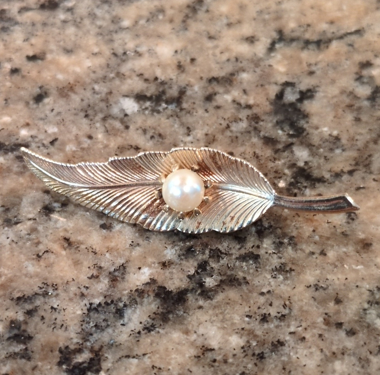Vintage Gold Tone Leaf Brooch Pin 2 in White Round Imitation Pearl As Is