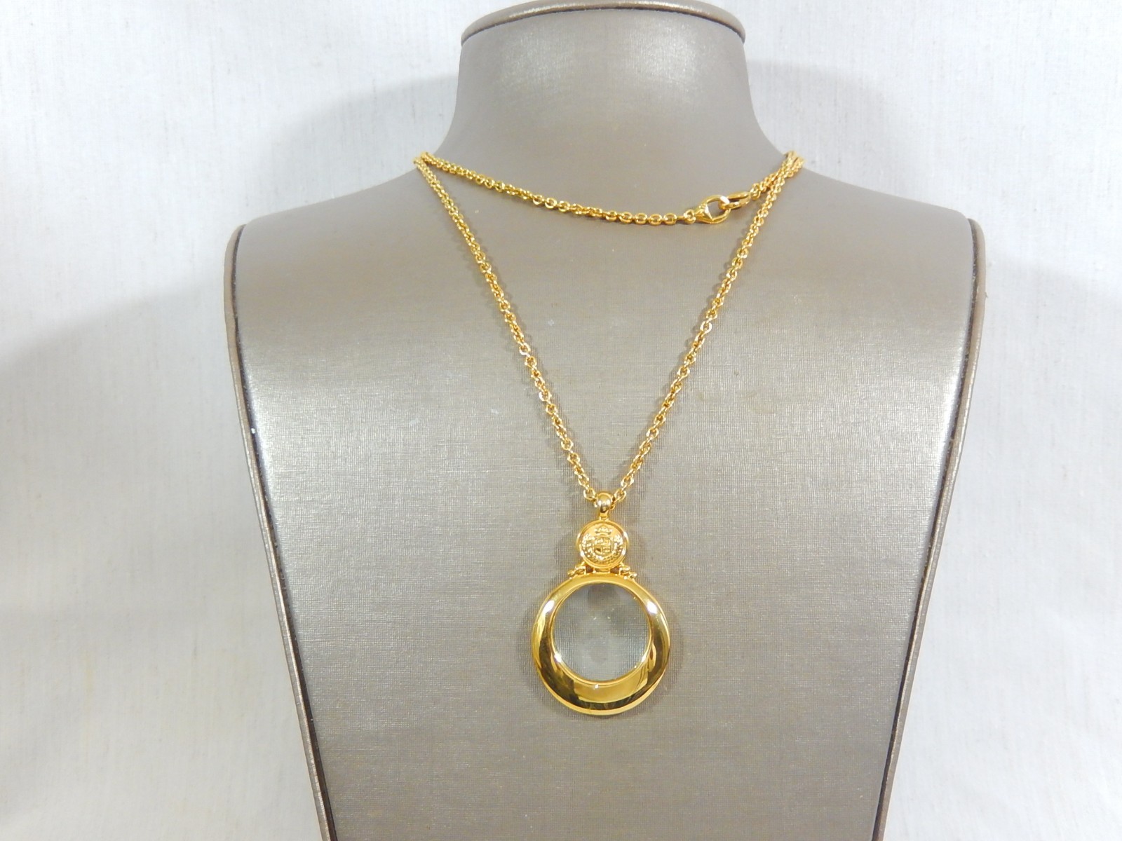 VTG GLASS MAGNIFYING GLASS 36″ GOLD TONE PENDANT NECKLACE LIZ CLAIBORNE