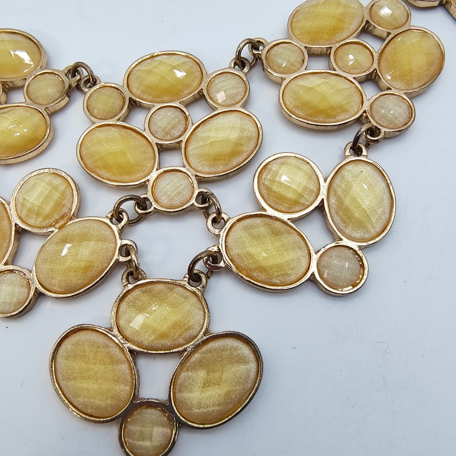 Maximalist Mod Style Bib Statement Necklace Gold Tone Faceted Acrylic
