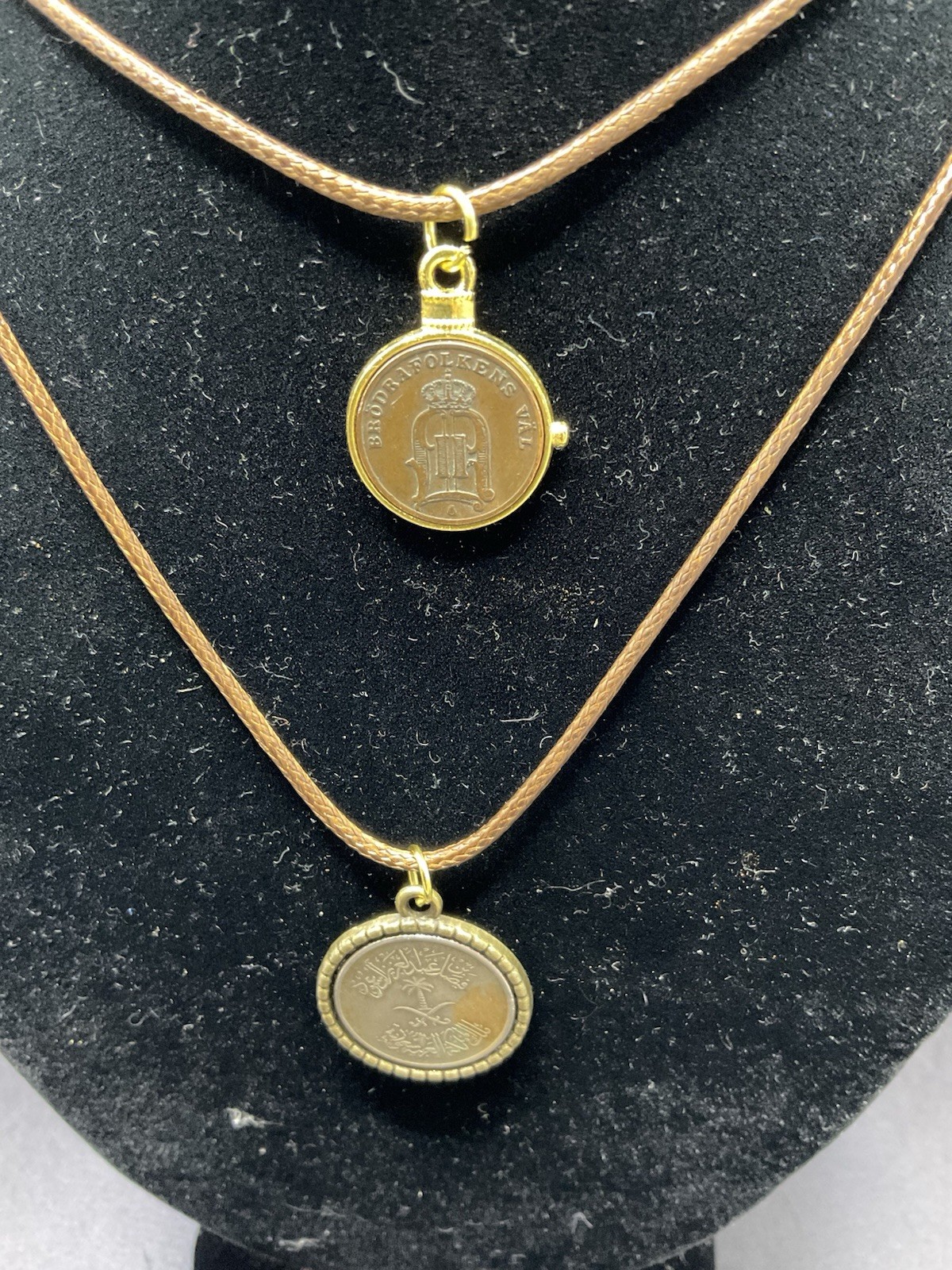 Gold/silver Tone Coin Pendant Necklace 20” w/ Earrings Jewelry Set 1