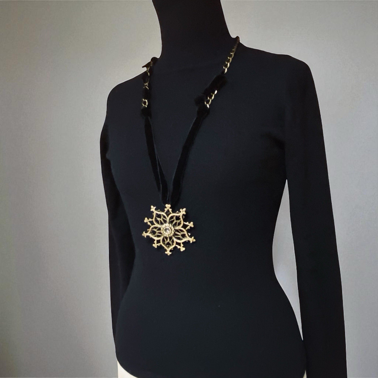 MINT LANVIN Women Necklace Crystals Metal Party Ribbon Charm