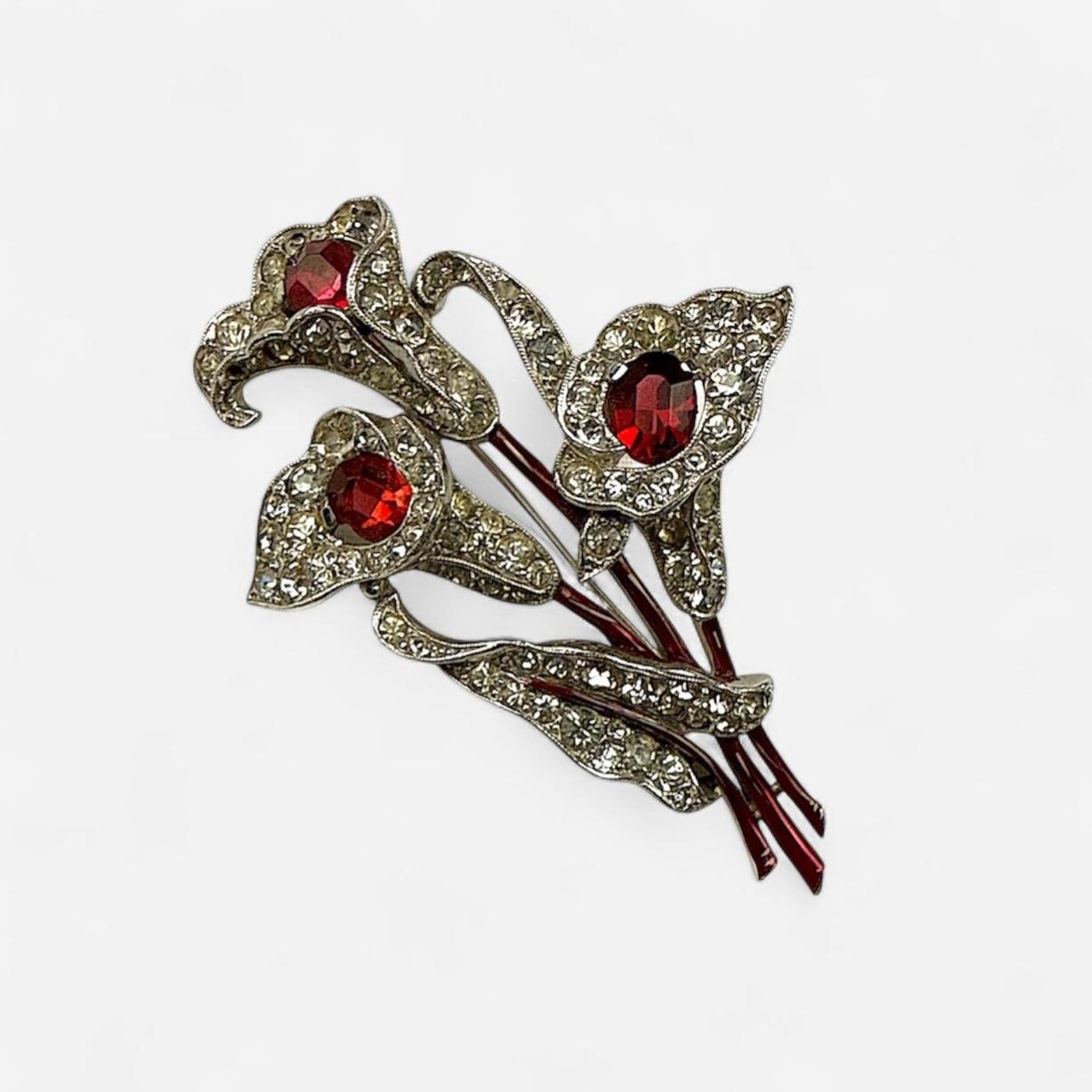 Trifari alfred spaney 1940s ruby calla lily floral broche pin – collectors piece