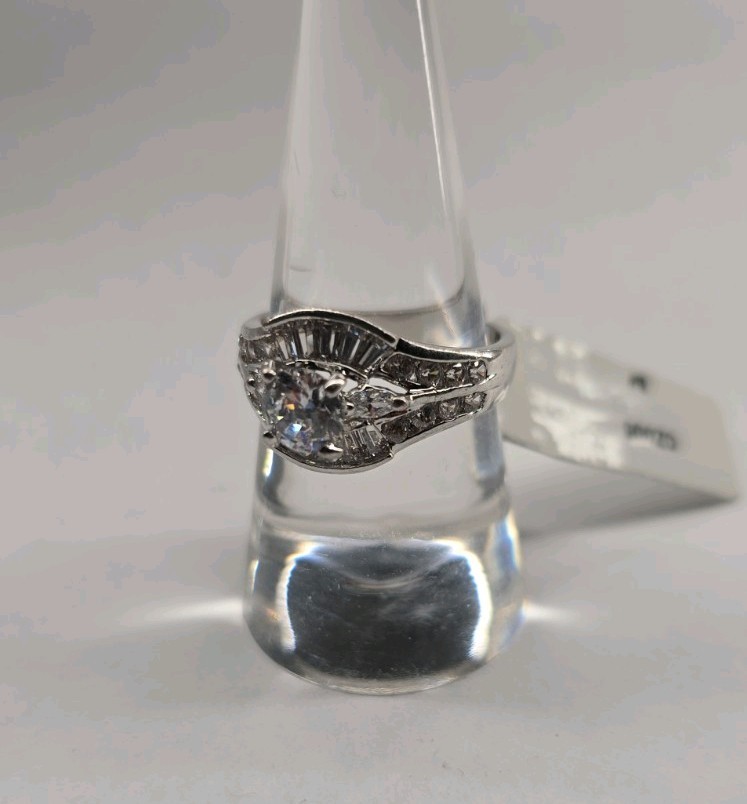 Silver Tone Women’s CZ Wedding Style Ring Size 8.5 Shiny New With Tags