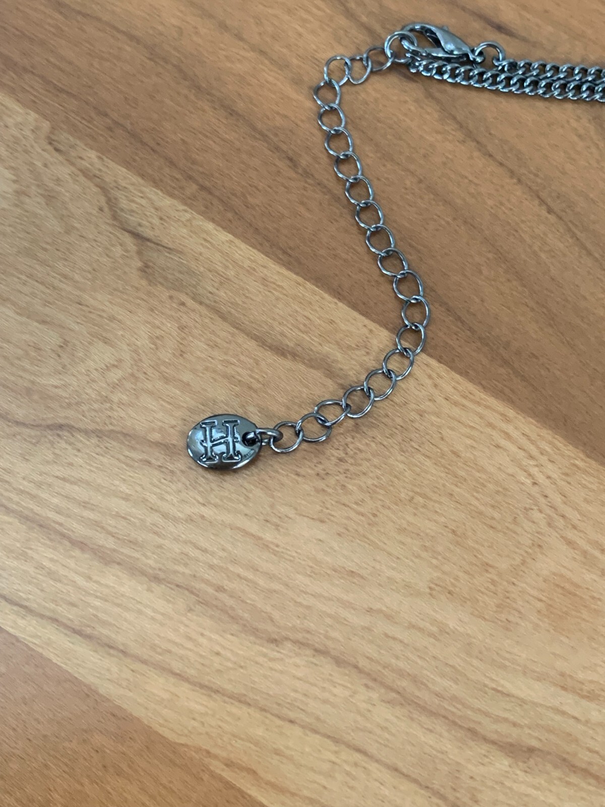 Howard’s Branded Long Chain w/ Pendant Necklace. New With Tag. #21462