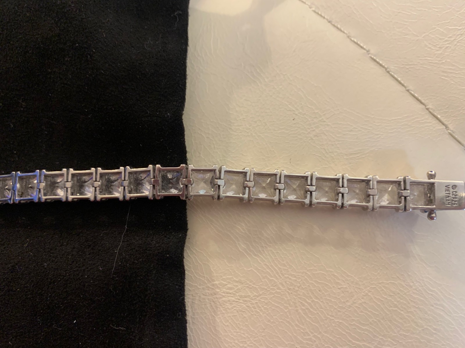 New QVC Diamonique 7 3/4″ x 1/4″ Princess/Square Silver Tennis Bracelet–Free SH