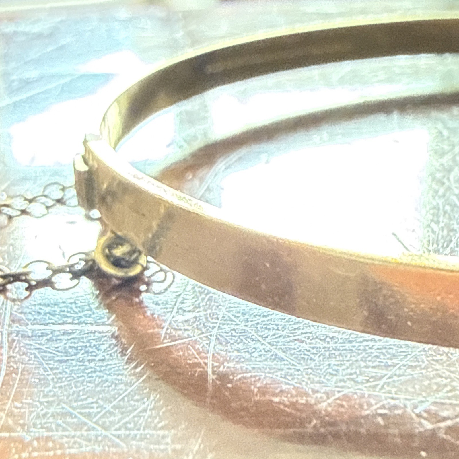 B Ltd 9ct 50 Micron Rolled Gold hinged engraved bangle with safety chain