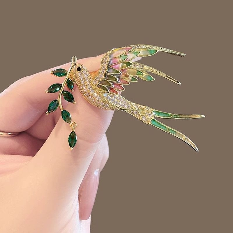 Chinese Style Magpie Brooch with Zirconia Bird Design for Qipao Women’s Fashion