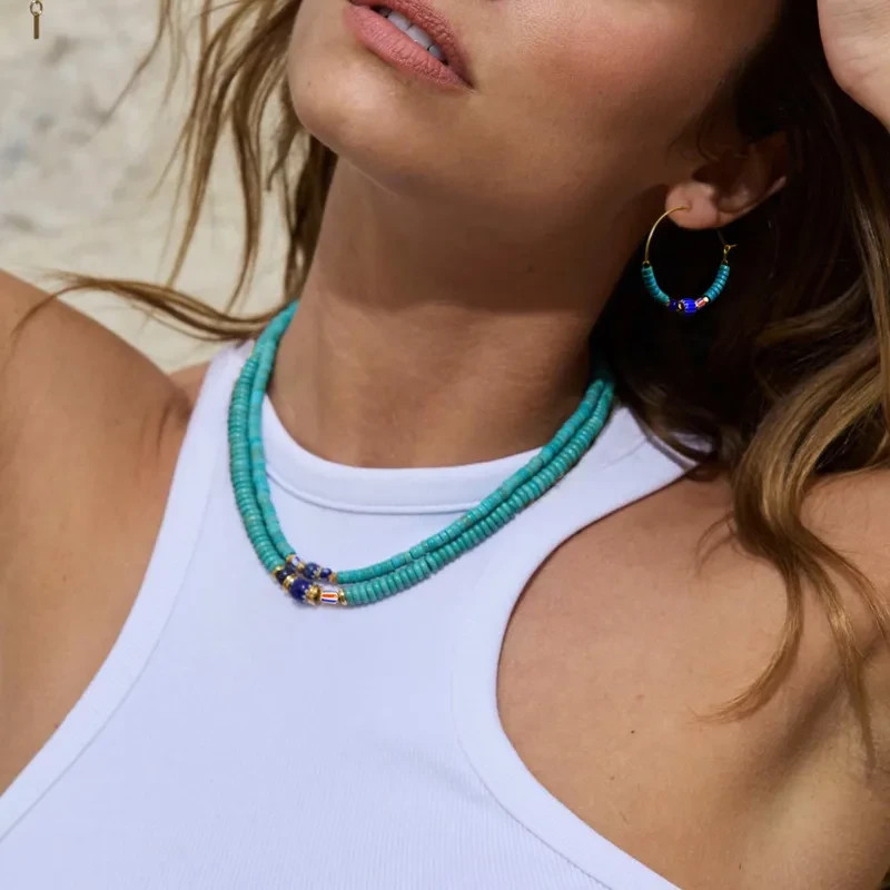 VIVID SINGLE STRAND TURQUOISE BEADS AND GLASS CRYSTAL PENDANT BEADED NECKLACE