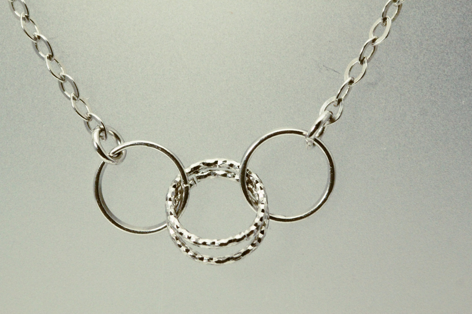 925 Sterling Silver Circle Hoops Station Necklace 13.3 grams (NEC5695)