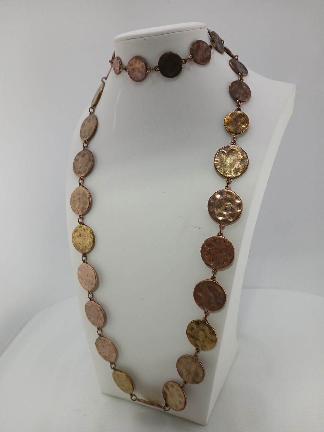 CHICO’S mixed metals hammered graduated discs stations design 36 in necklace