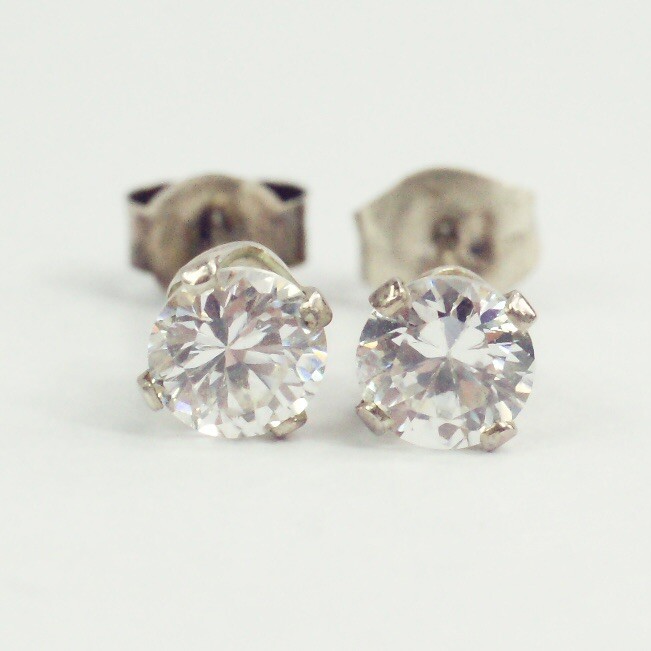 Sterling silver clear white/colorless 5 mm CZ stud post earrings 0.82 g