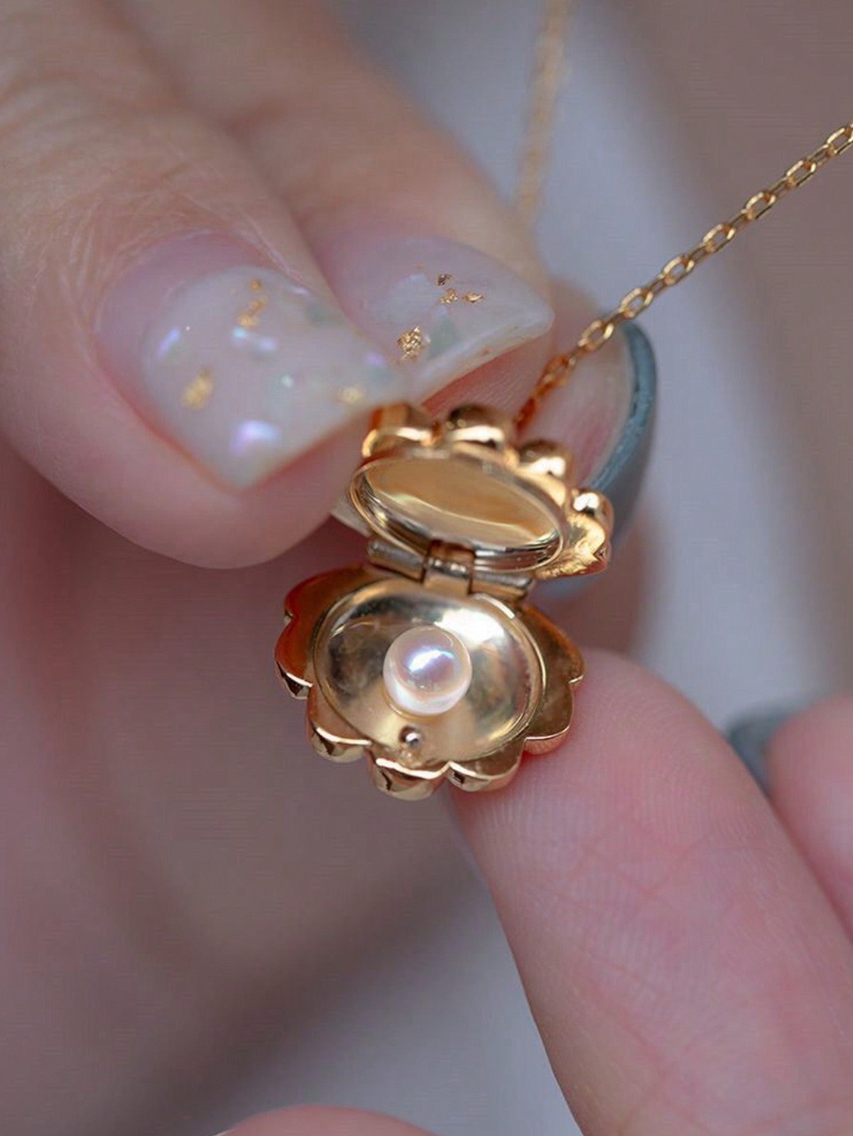 1pc Vintage Golden Seashell Locket Necklace With Faux Pearl Dainty Necklace