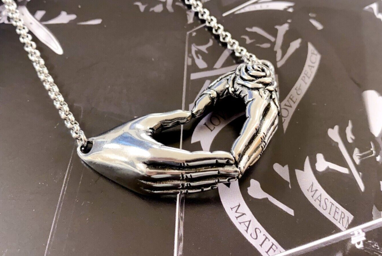 Heat Hand with a Rose Tattoo Necklace Friendship Pendant Stainless Stee Controse