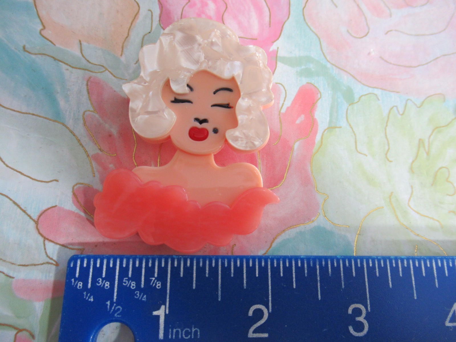 BEAUTIFUL PRINCESS GIRL LADIES WOMEN CHARACTER BROOCH CHOOSE YOUR FAVORITE! NEW