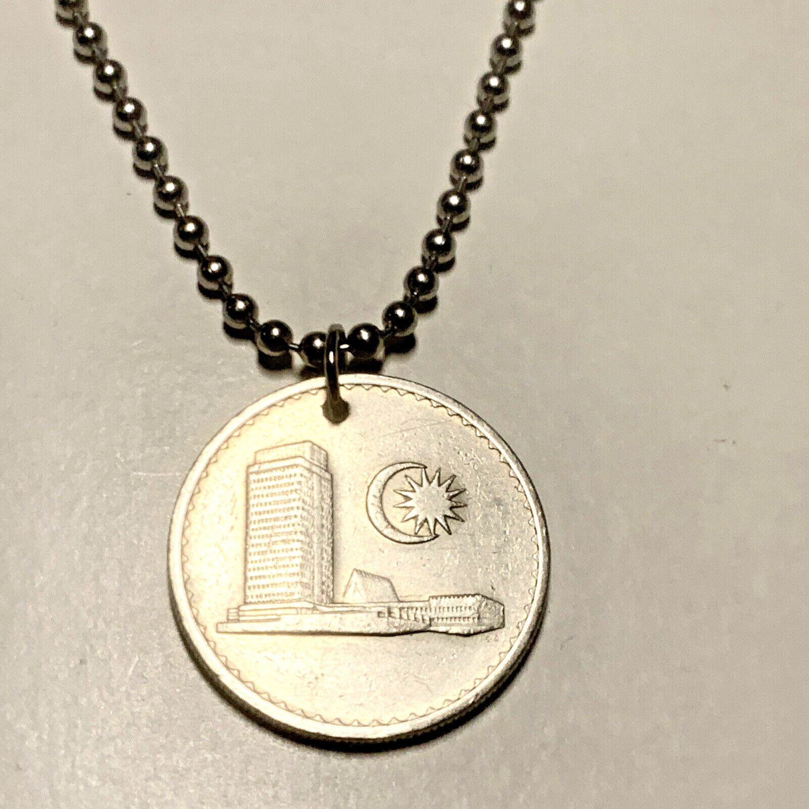 1979 Malaysia 20 Sen Coin Pendant 24” Necklace. Great Gift 🎁 A1
