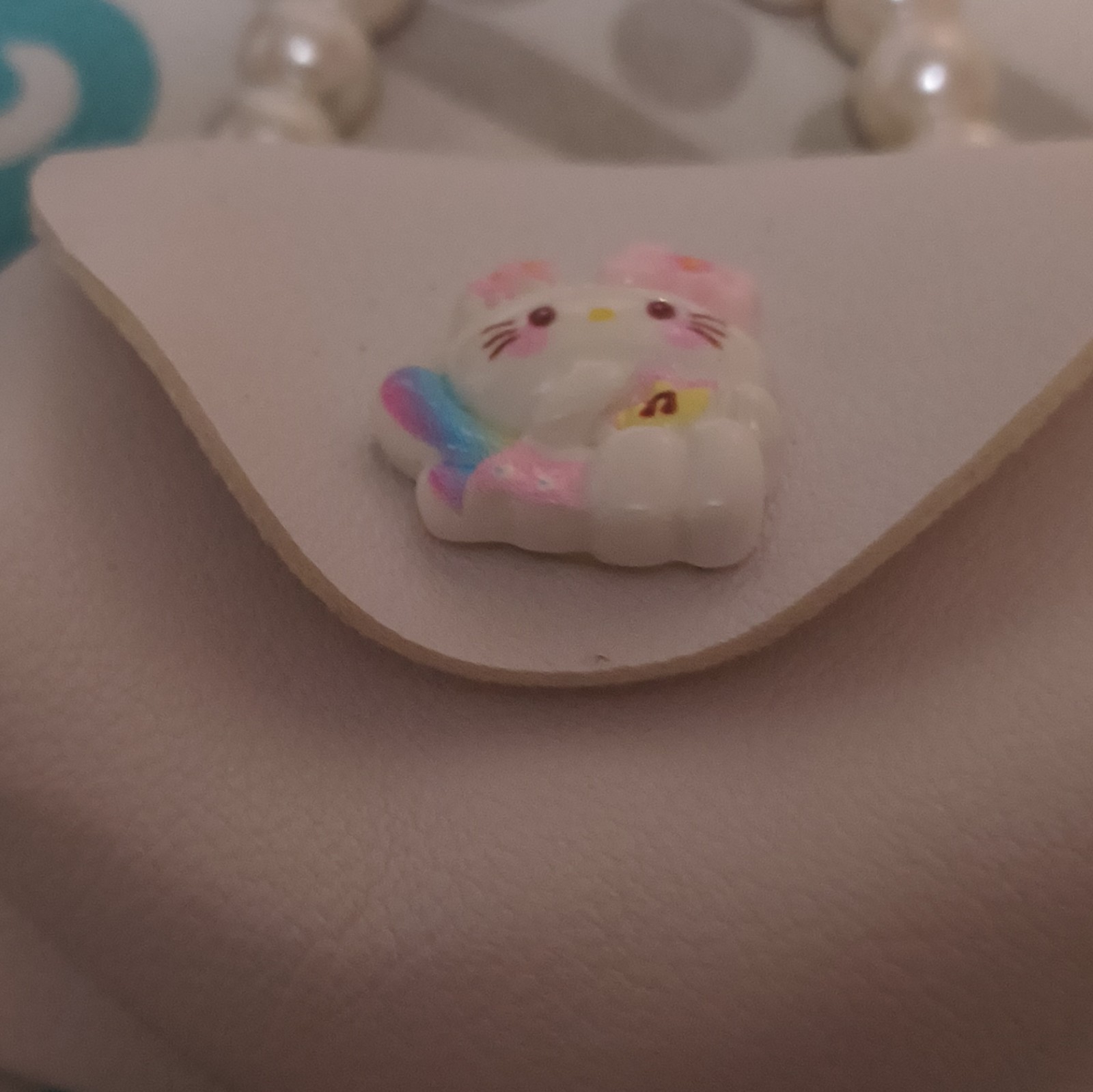 White Pink Blue Plastic Beaded Necklace Cat Charm Pendant Bead Chain