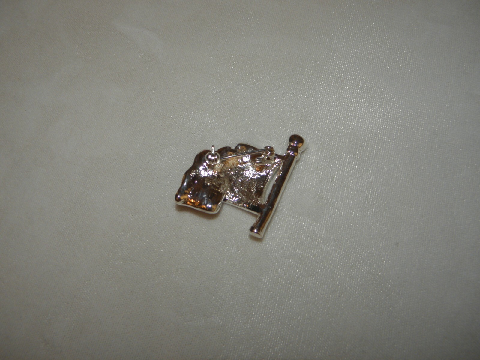 ELECTION 2024 USA FLAG REPUBLICAN DEMOCRAT LAPEL PIN JULY 4 AUSTRIAN CRYSTAL NEW