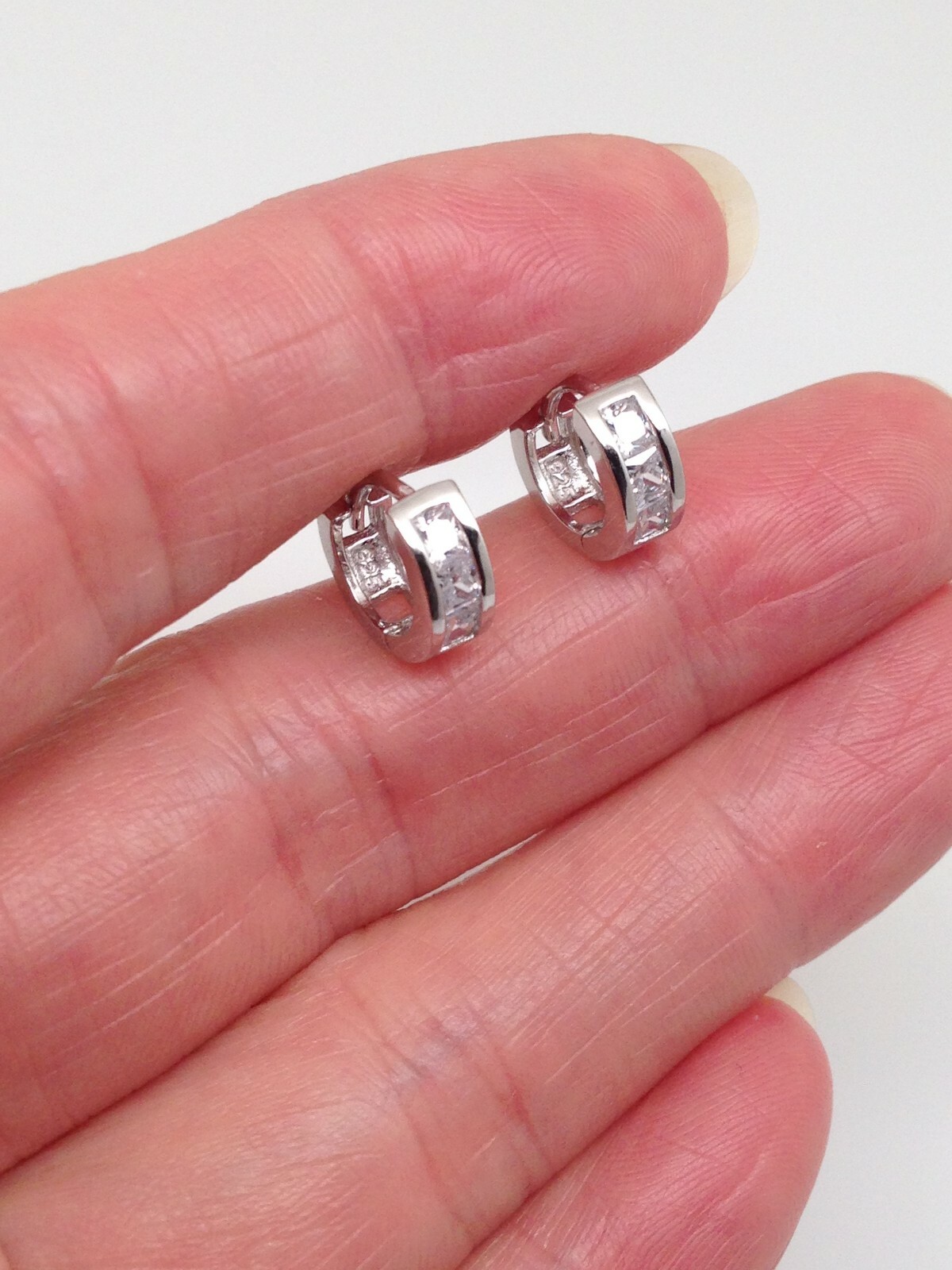 925 Sterling Silver Small Cz Huggie Hoop Earrings Princess Womens Mens 9.5×3.5mm