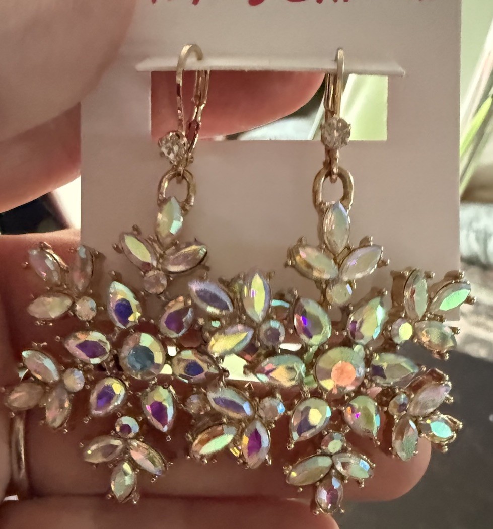 NWT Betsey Johnson Aurora Borealis Snowflake Earrings Iridescent Dangle Jewels