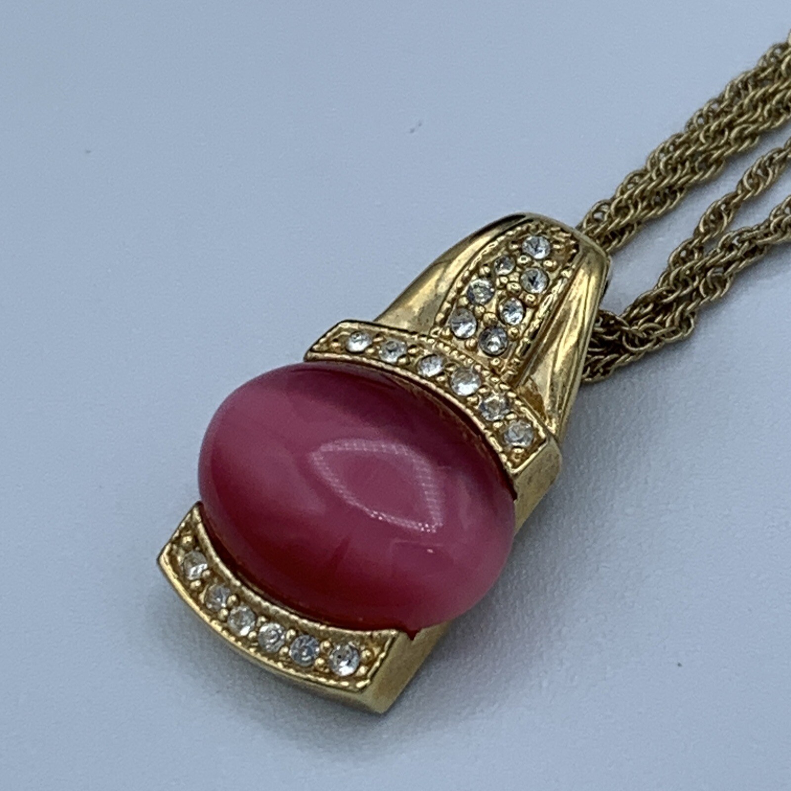 Roman Gold Tone Chain Necklace With A Pink Pendant 3-112