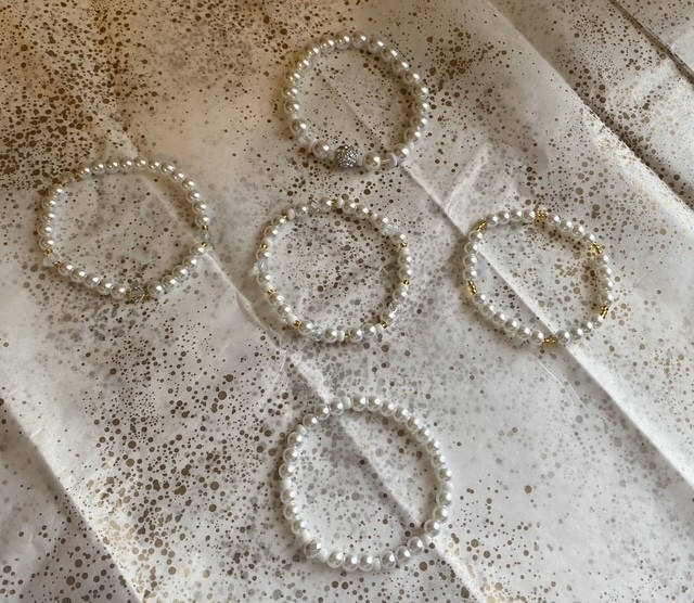 Handmade Golden Hour Glass Pearl Stretch Bracelet – Elegant Beaded Bracelet