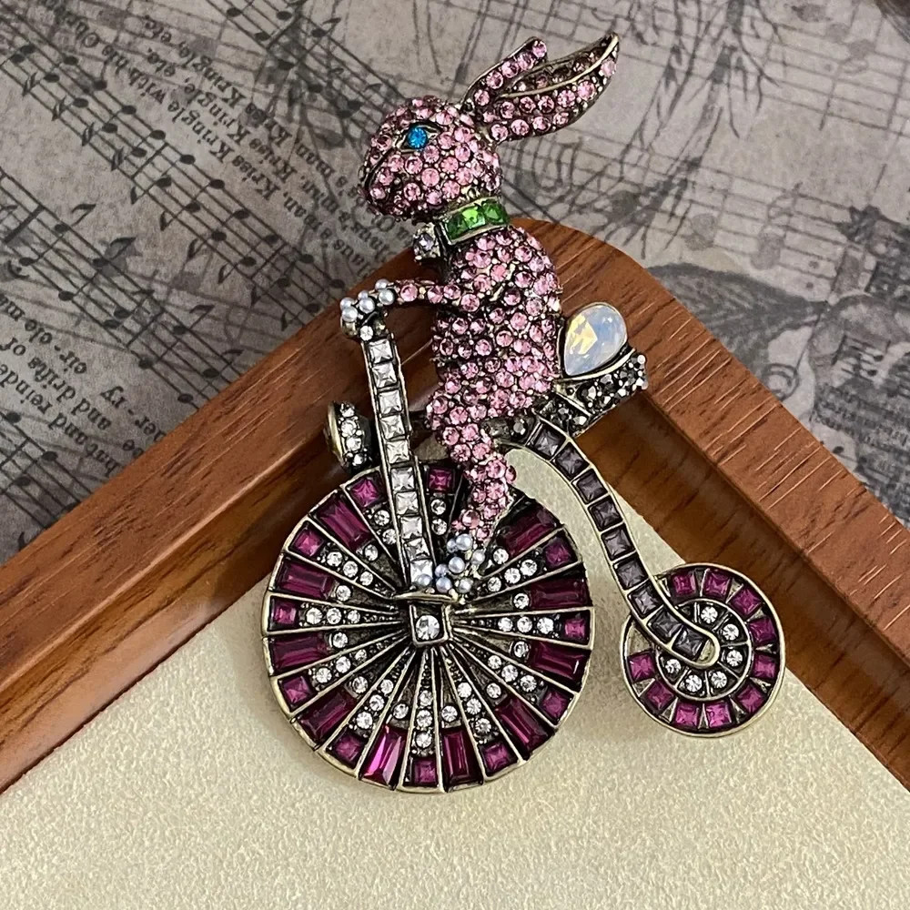 Fashion Cycling Rabbit Brooch High-end Heavy Metal Accessories Pins Jewelry