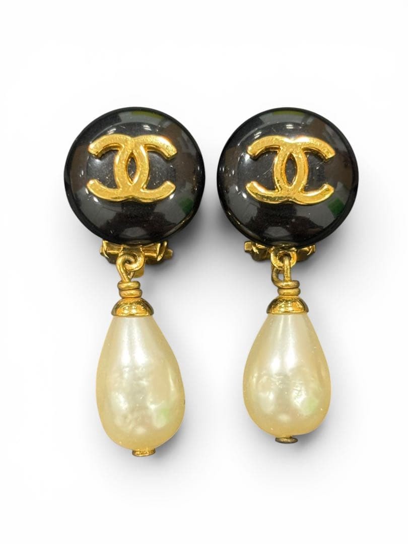 CHANEL Coco Mark Pearl Earrings 96P Gold Black Logo Clip-On Vintage Accessory