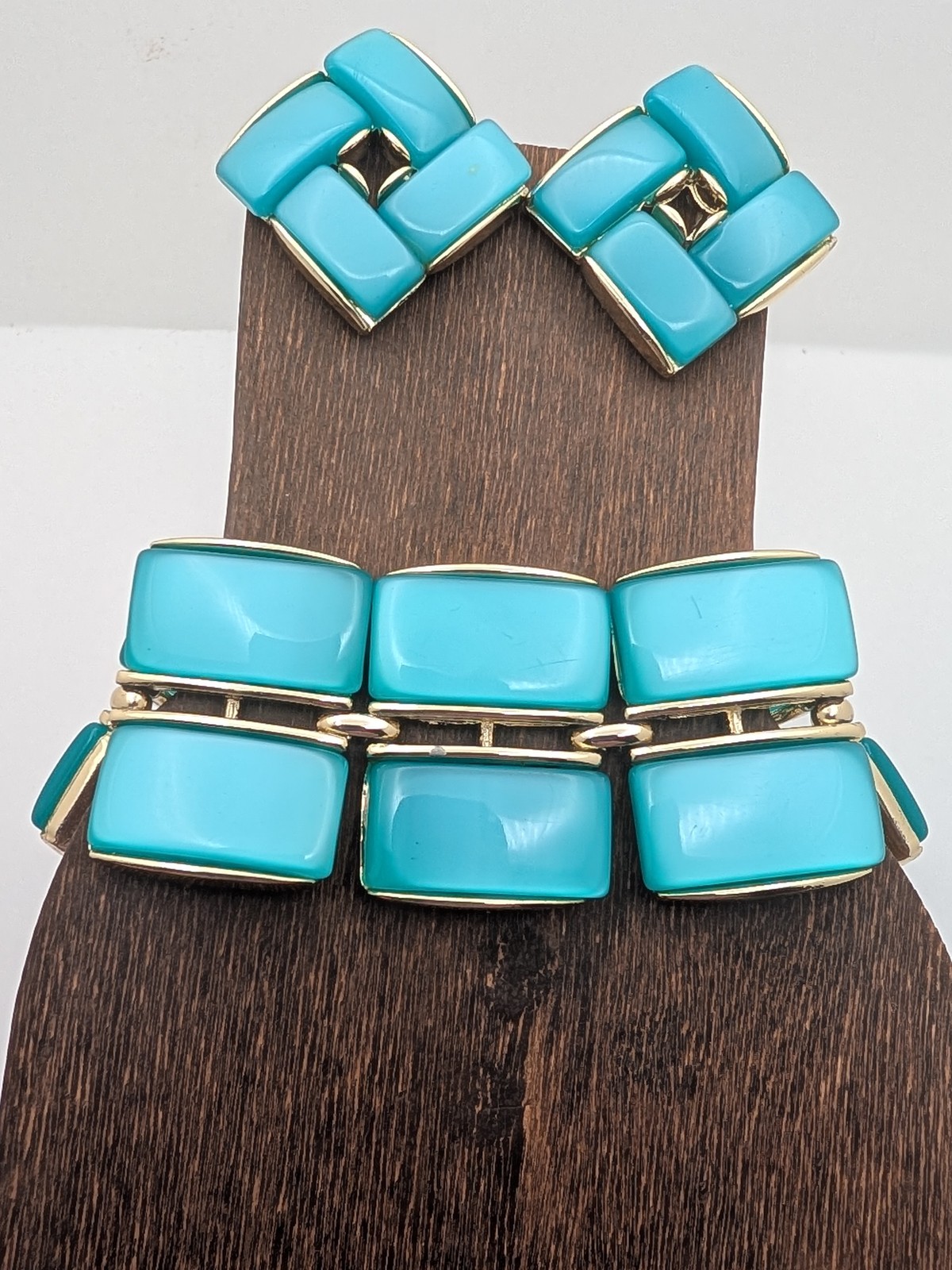 MID CENTURY Lisner Turquoise THERMOSET LUCITE Paneled BRACLET & CLIP ON Earrings