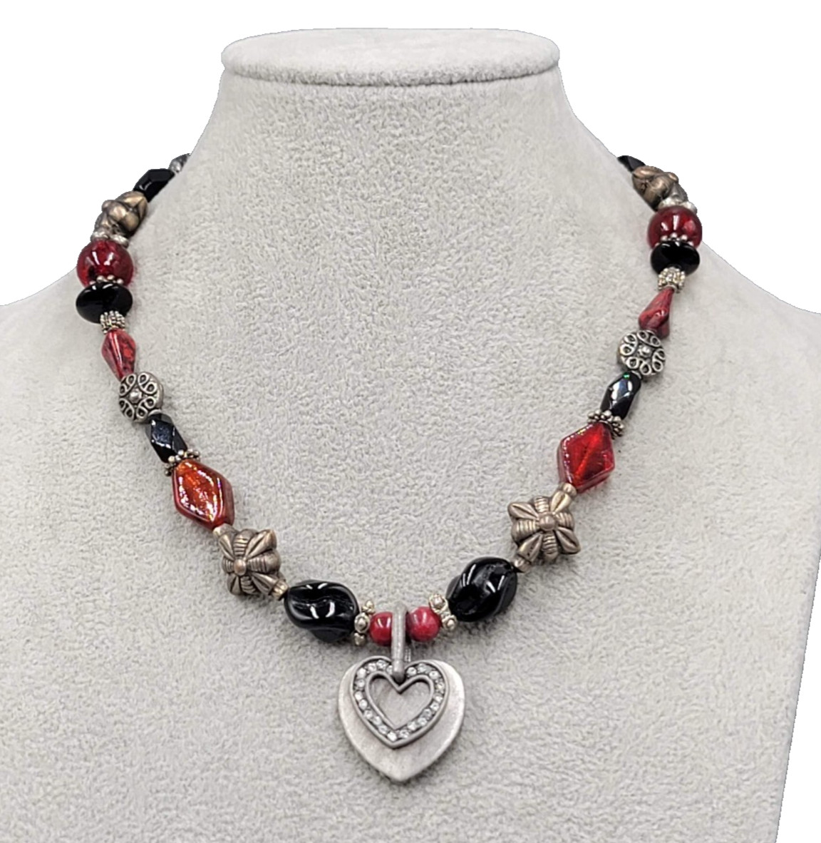 Red and Black Glass Bead Necklace Silver tone Heart Pendant Toggle 18″