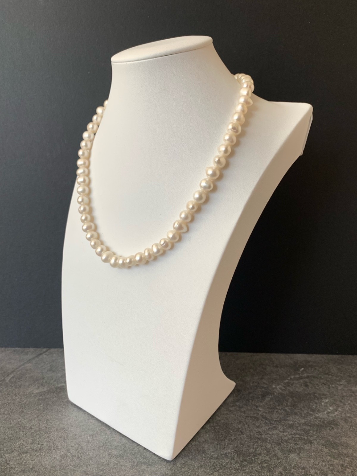 Freshwater Pearls 9-10mm 18” length. Silver clasp. Necklace 84