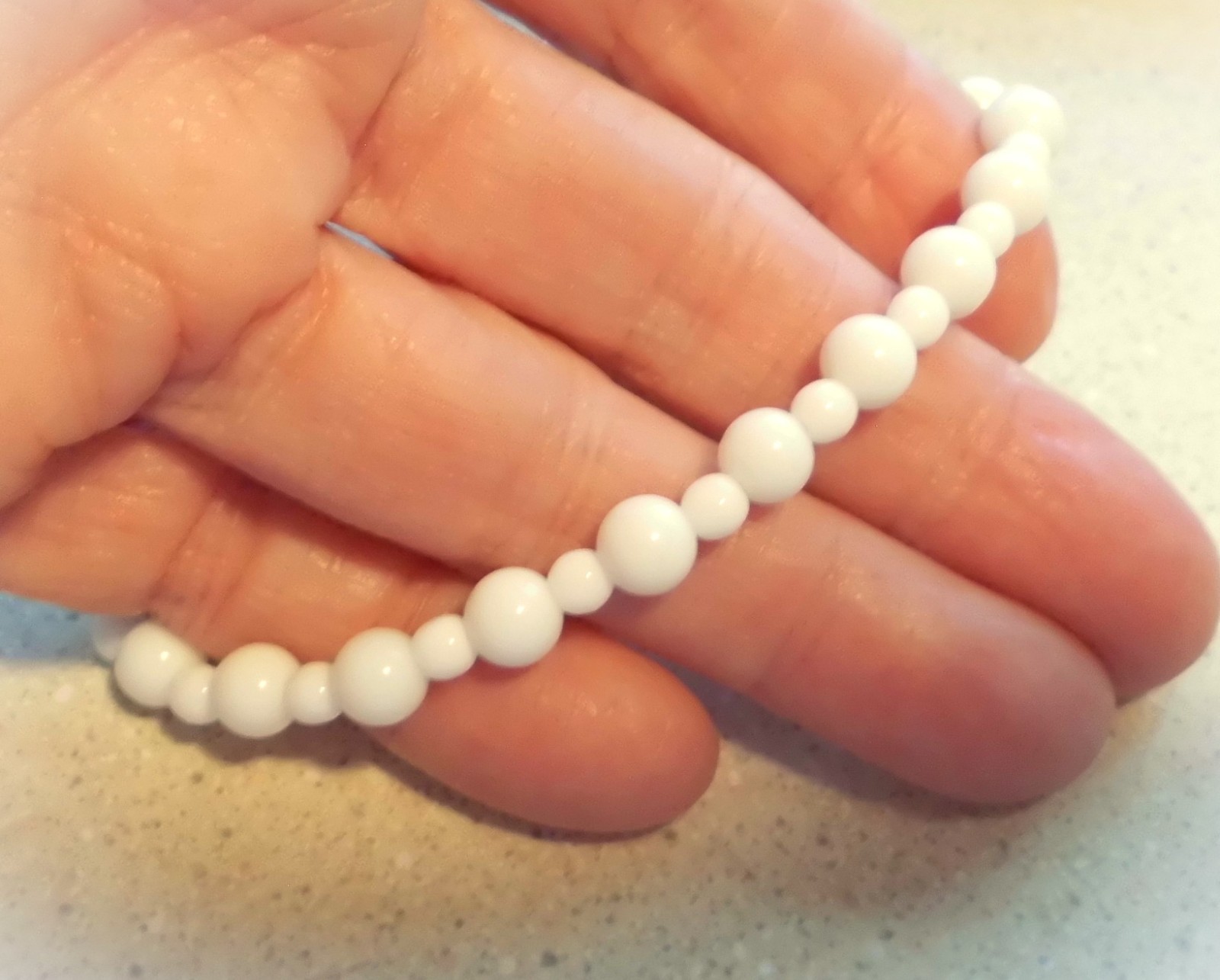 7.5″ WHITE ALL WHITE GLASS BEADED DEMI STRETCH BRACELET NEW *USA*